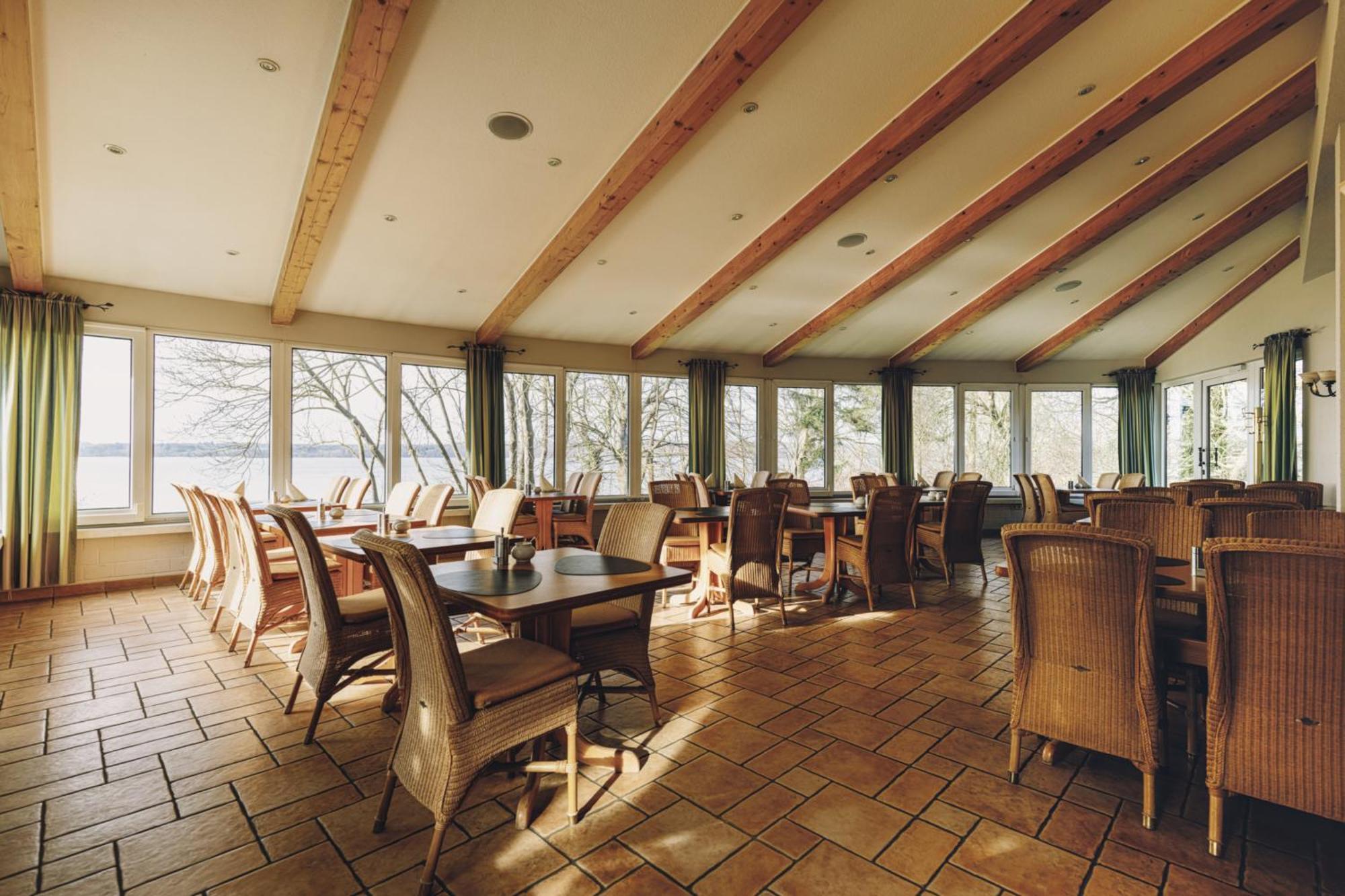 Seehotel Heidehof Отель Klein Nemerow