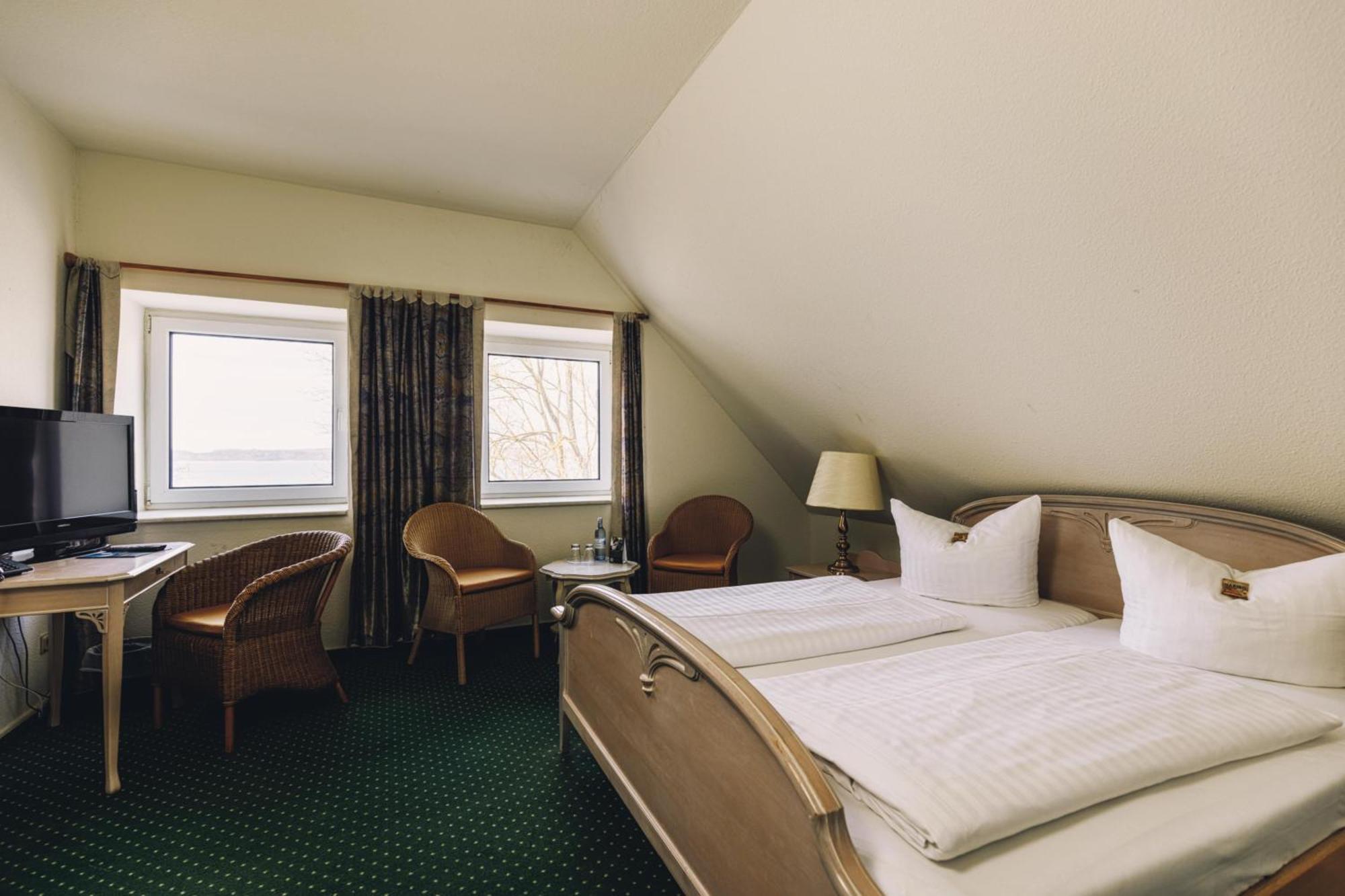 Seehotel Heidehof Отель Klein Nemerow